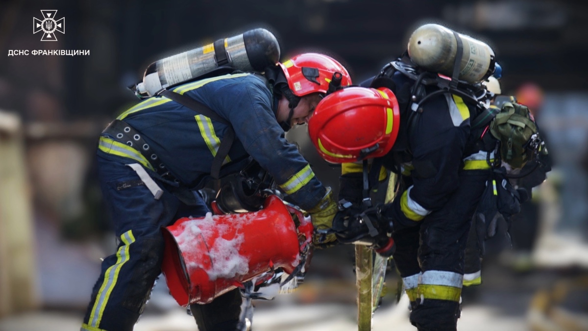Понад 100 вогнеборців гасили пожежу на Івано-Франківщині