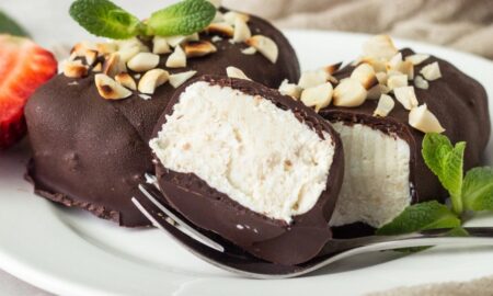 Більше не доведеться купувати: рецепт домашніх глазурованих сирків