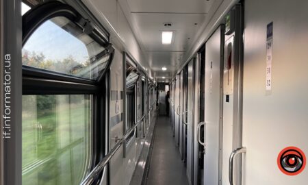 Низка поїздів до Івано-Франківська курсують із затримкою