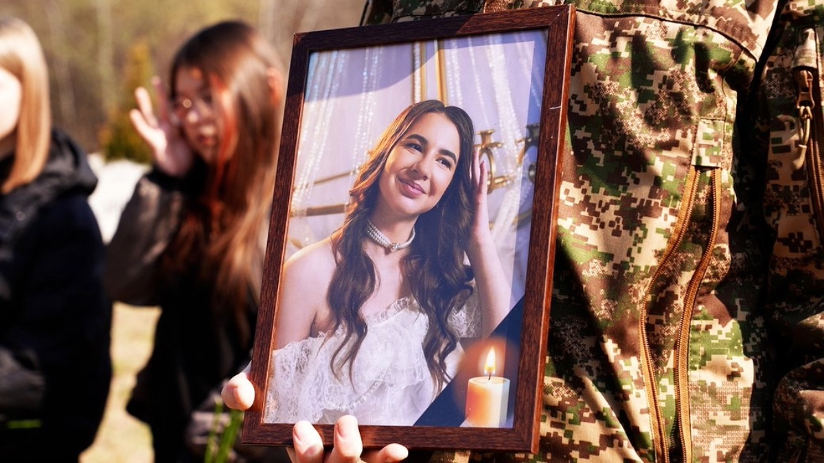 Прощання із загиблими внаслідок ворожої атаки Володимиром та Анелею Шкрумеляками 26 березня 2026 року. Фото: Суспільне Івано-Франківськ