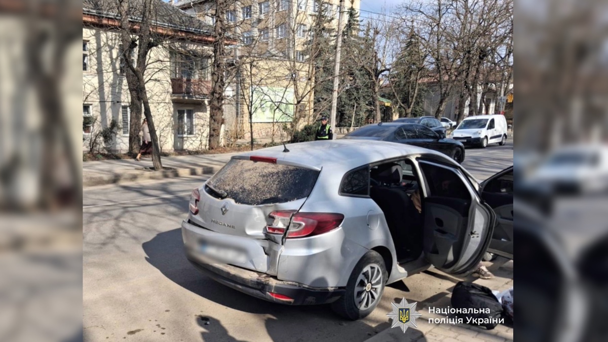 Аварія за участі трьох авто на вулиці Василіянок в Івано-Франківську 22 березня