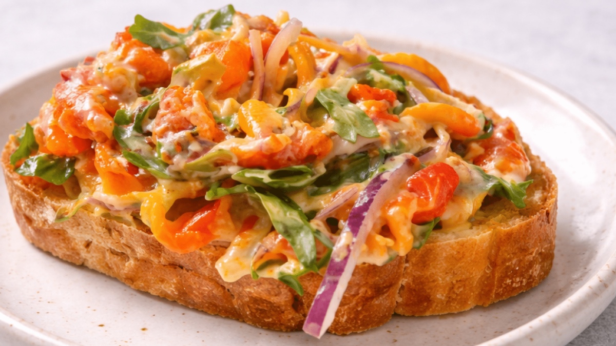 Рецепт нестандартної закуски — кростіні із запеченими перцями та оливками