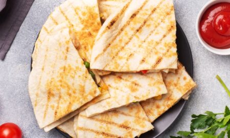 Легкий та швидкий рецепт сніданку — тортилья з тунцем та огірком