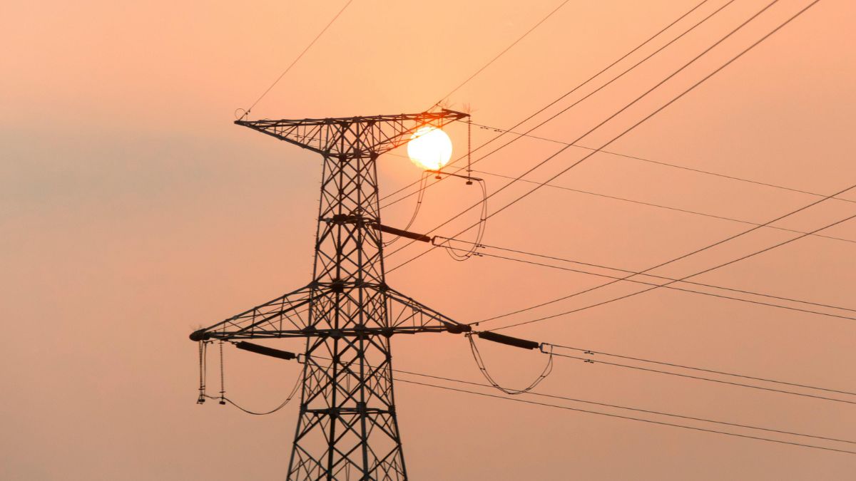 Через негоду на Прикарпатті знеструмлені два населених пункти