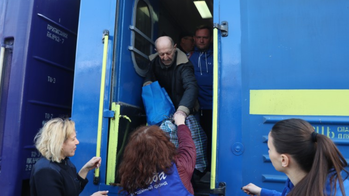 На Івано-Франківщину прибув евакуаційний потяг із Донеччини