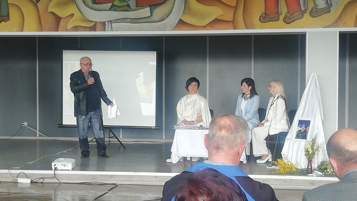 Презентація поетичної збірки «Біль, що не вбиває. Любов, що рятує» Олени Пенгрин у міському Будинку культури імені Володимира Гаразда