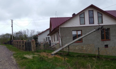 На Прикарпатті через сильний вітер зафіксовано чисельні аварійні вимкнення