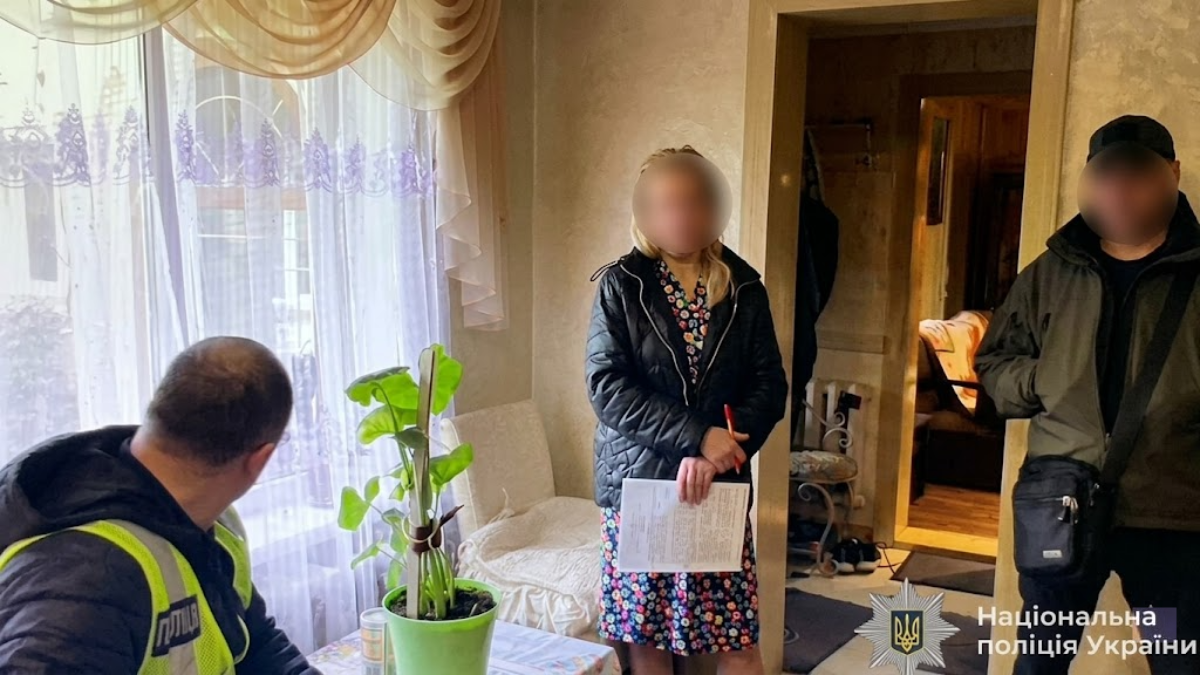 Прикарпатка поширювала комуністичну символіку у соцмережах: їй повідомили про підозру