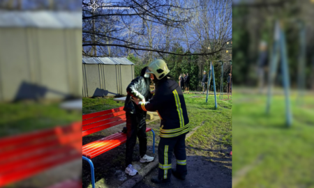 Витягли чоловіка з озера