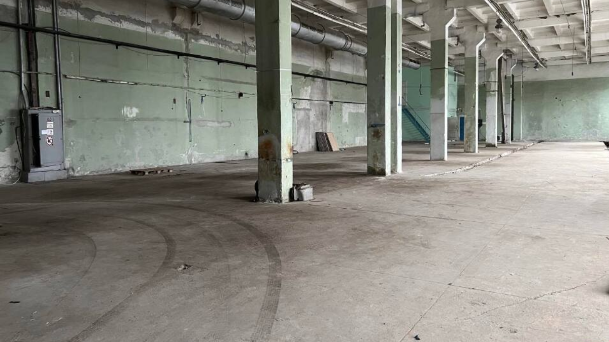 23 квітня в Івано-Франківську на аукціон виставили будівлю колишнього радіозаводу