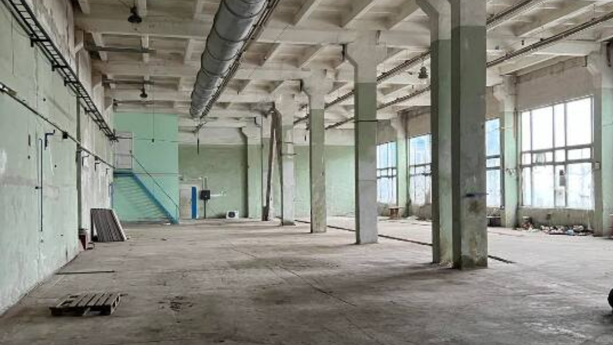 23 квітня в Івано-Франківську на аукціон виставили будівлю колишнього радіозаводу