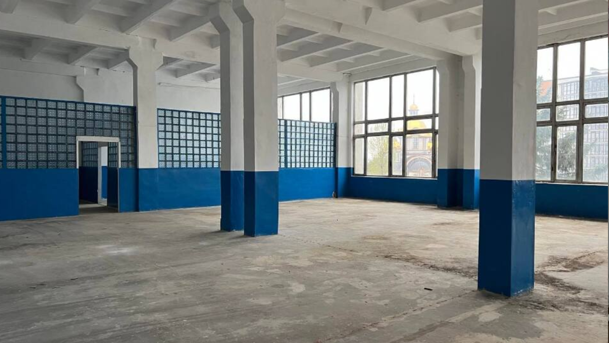 23 квітня в Івано-Франківську на аукціон виставили будівлю колишнього радіозаводу