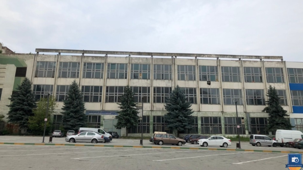 23 квітня в Івано-Франківську на аукціон виставили будівлю колишнього радіозаводу