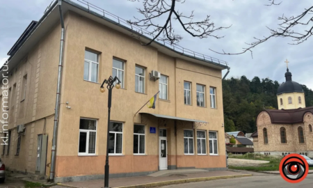 Суд