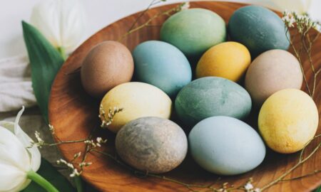 Великодні яйця натуральними барвниками: покроковий метод
