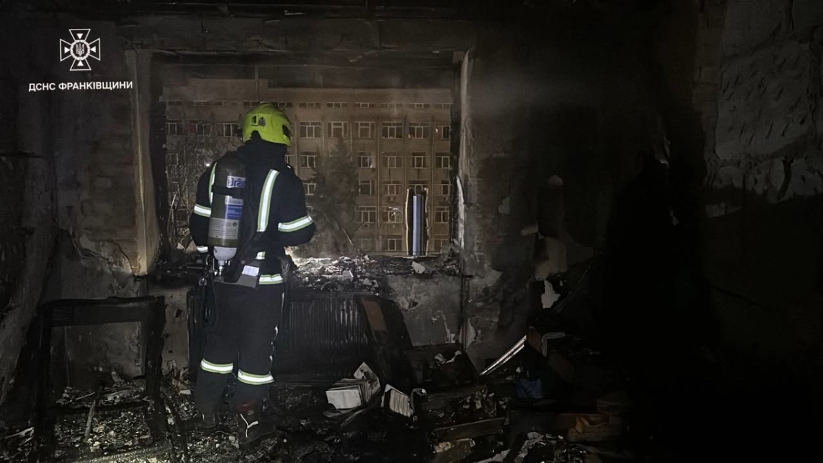 Пожежа на вулиці Степана Бандери в Івано-Франківську 9 квітня