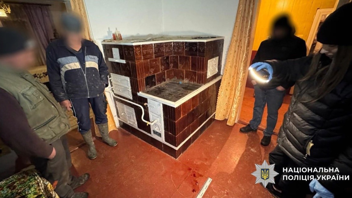 На Прикарпатті чоловік через ревнощі вдарив сусіда: той помер у лікарні