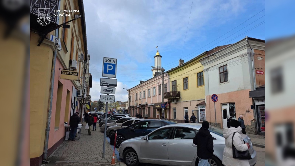 Двох прикарпатців звинувачують у незаконному привласненні коштів за паркування — сума збитків близько 350 тис грн