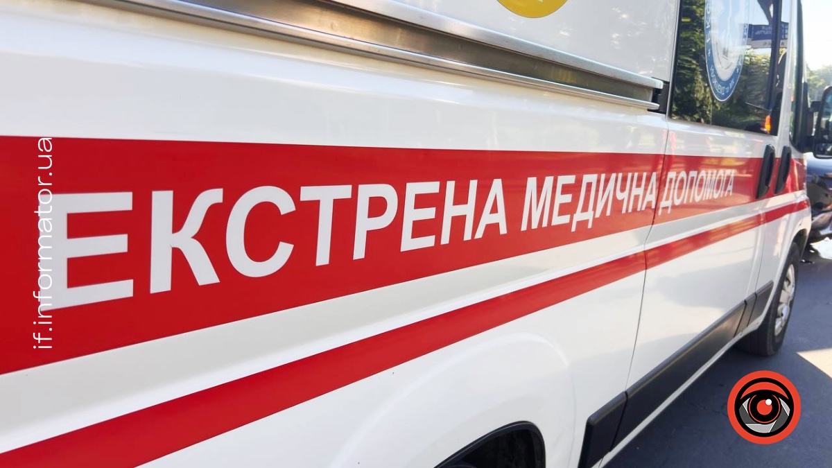 «Врятувати хлопця не вдалося»: внаслідок ДТП на Франківщині загинув мотоцикліст