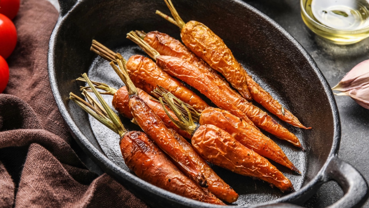 Гарнір на заміну картоплі: як приготувати глазуровану моркву з медом та чилі