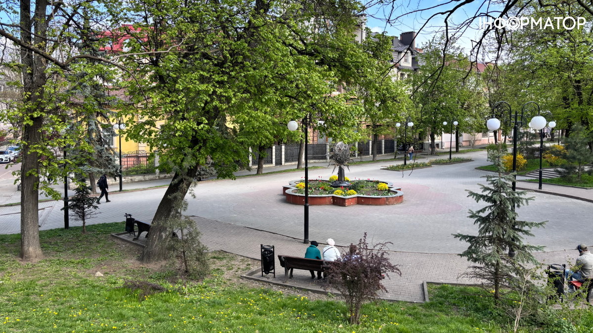 Весняний фоторепортаж із вулиць міста