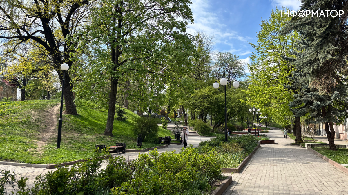 Весняний фоторепортаж із вулиць міста