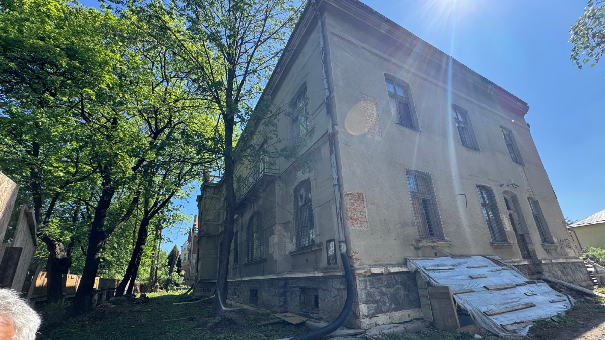 Тарнавського, 12