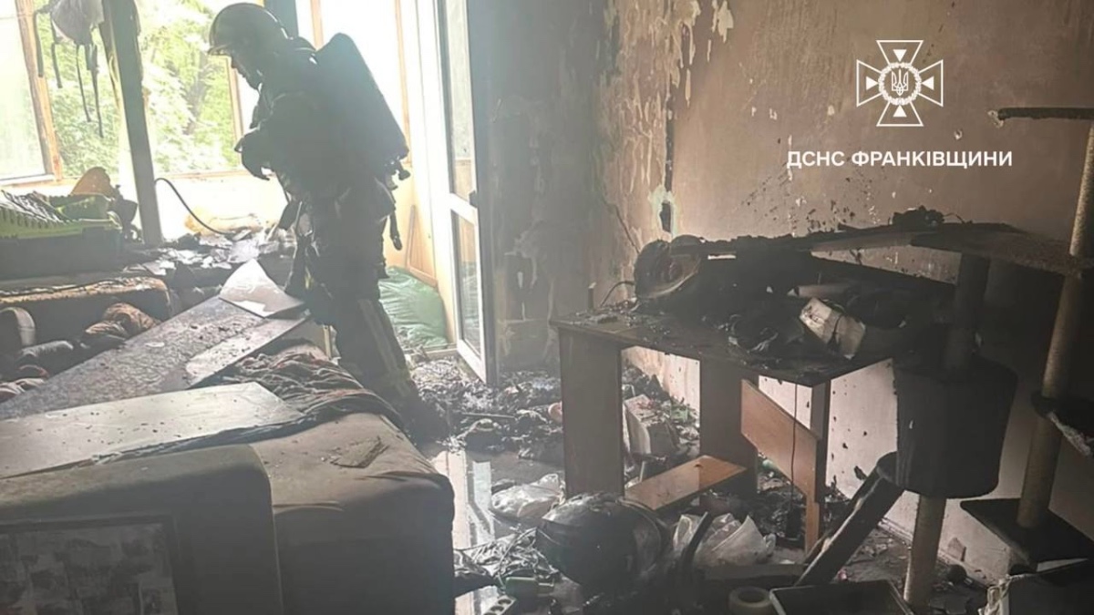 У Франківську горіла 9-поверхівка: врятували жінку та евакуювали п'ятьох мешканців