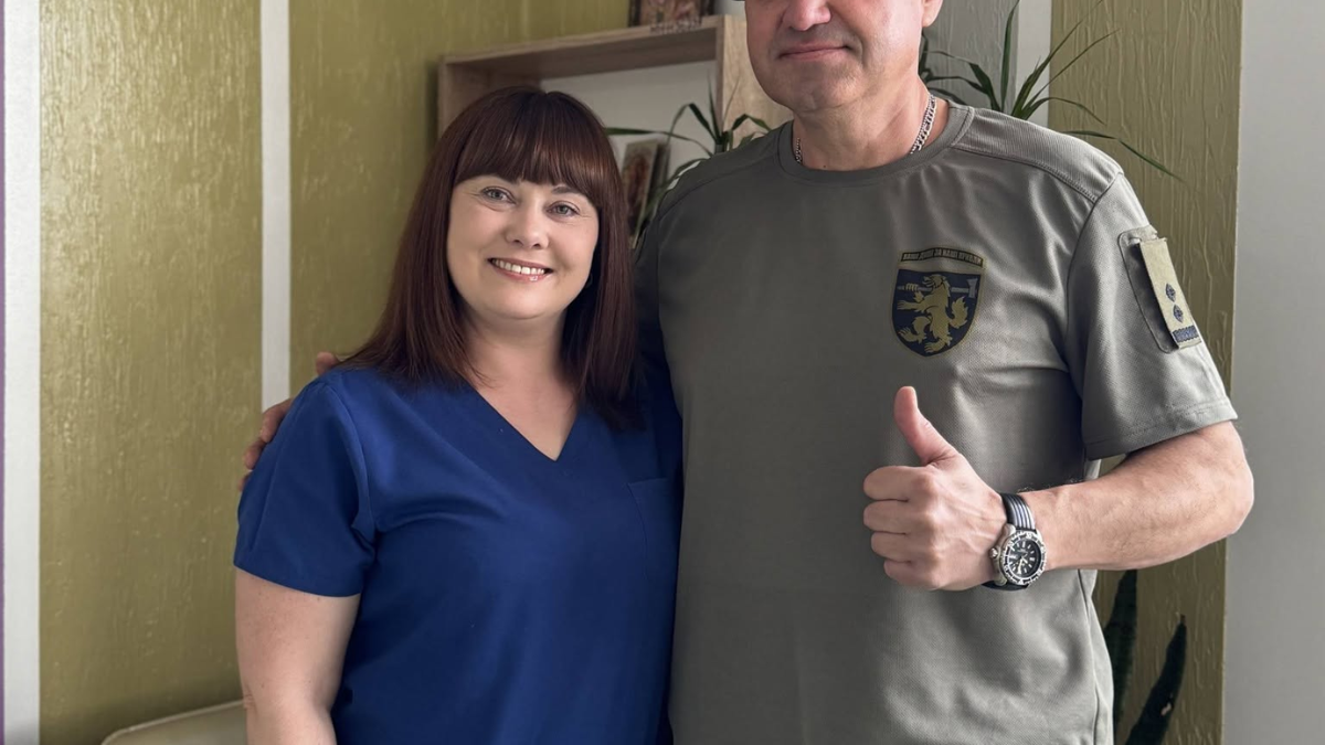«Військовий, який носив нам квіти»: франківські медики врятували життя офіцеру ЗСУ