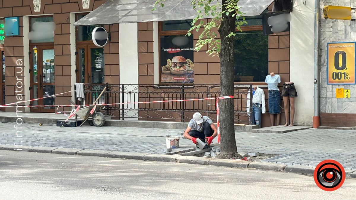 У Франківській міській раді пояснили причини демонтажу бруківки в центрі міста