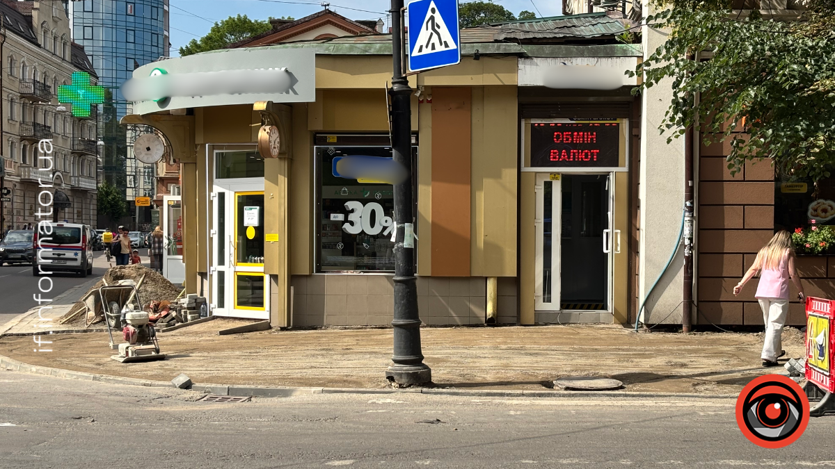 У Франківській міській раді пояснили причини демонтажу бруківки в центрі міста