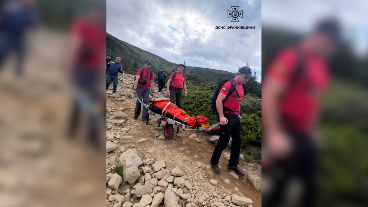 Гірські рятувальники допомогли туристці, яка травмувала ногу під час спуску з Говерли