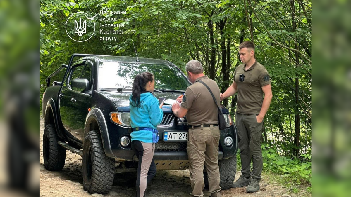 Штраф за джипінг: у Карпатському заповіднику склали 4 протоколи на водіїв-порушників