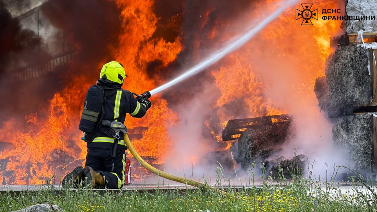 Пожежа у середмісті Івано-Франківська. Фото: ГУ ДСНС України в Івано-Франківській області