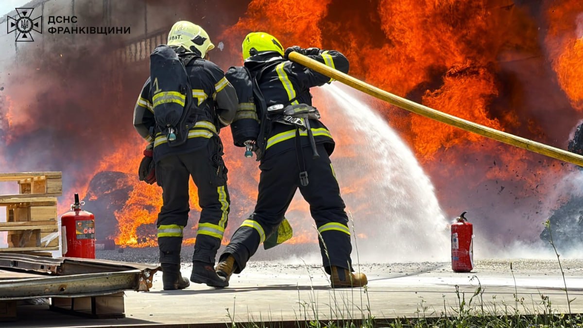 Пожежа у середмісті Івано-Франківська. Фото: ГУ ДСНС України в Івано-Франківській області