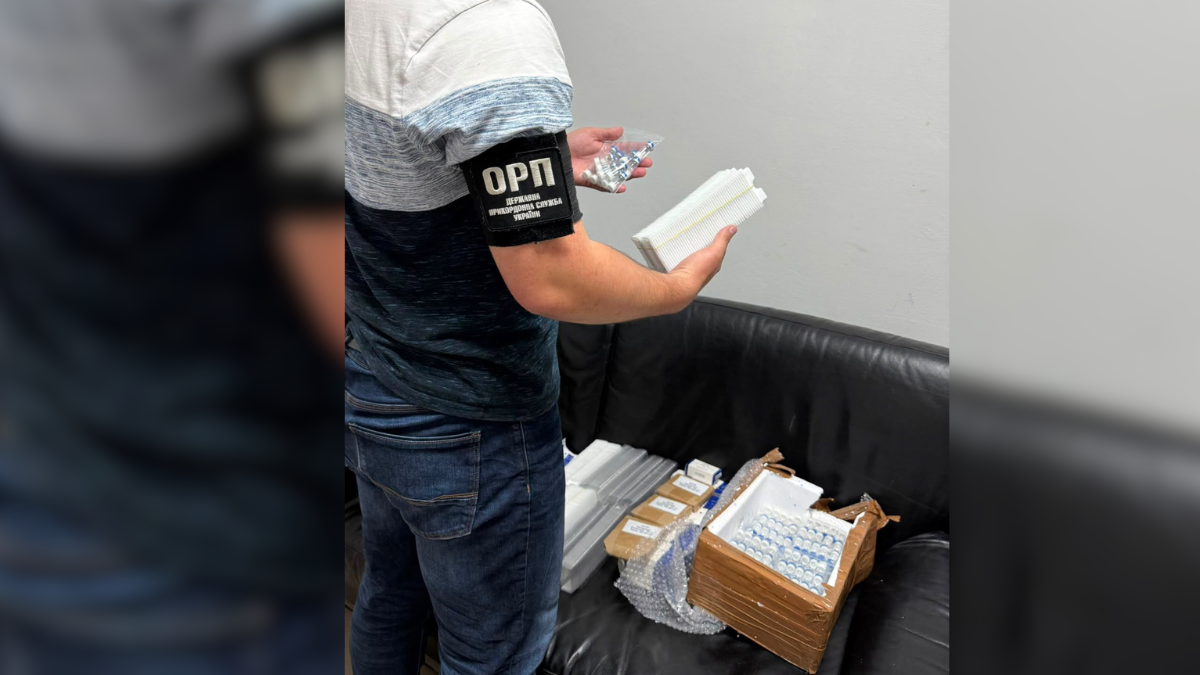 До Франківська намагалися незаконно ввезти ліки та голки для шиття шкіри