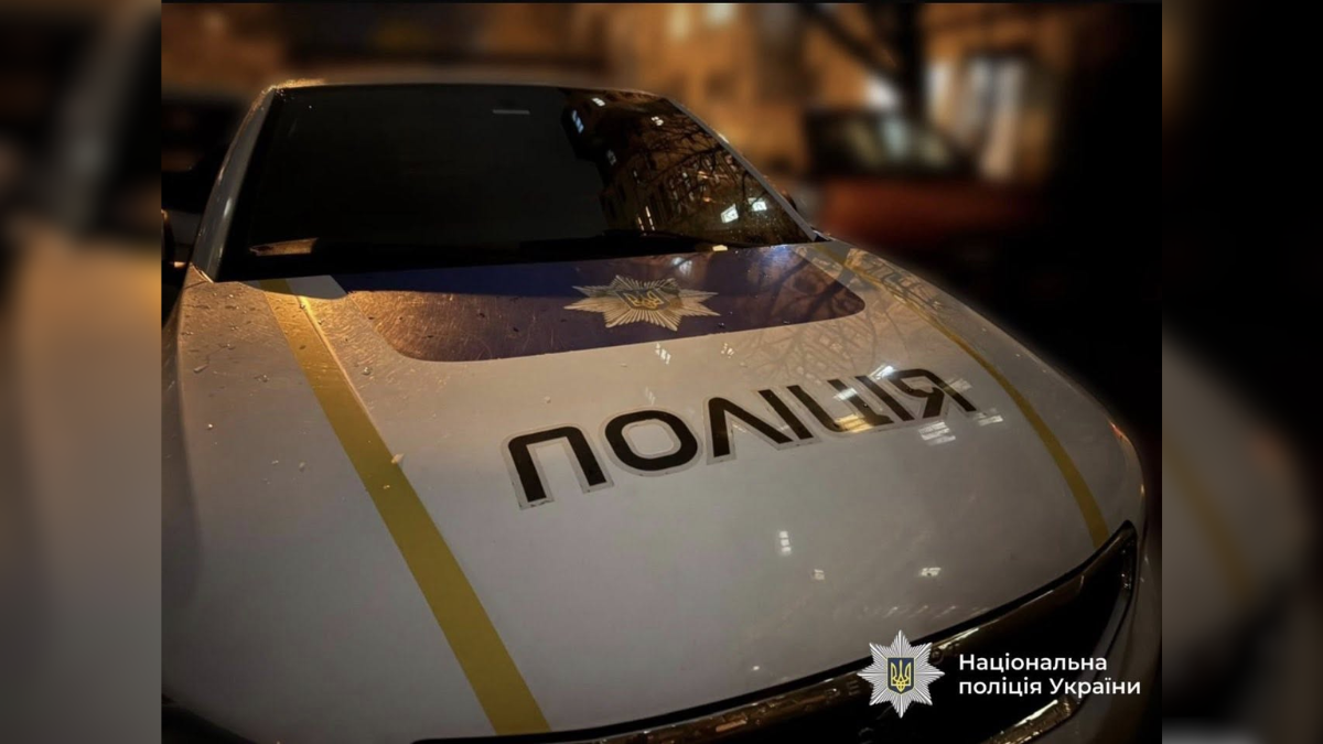 У Франківську поліція затримала двох юнаків, які погрожували черговій гуртожитку пістолетом