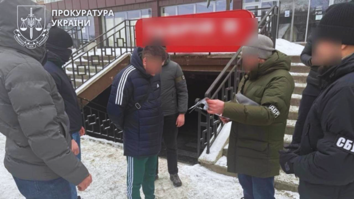 5 000 доларів за працевлаштування «з бронею»: на Прикарпатті судитимуть посадовця ДСНС