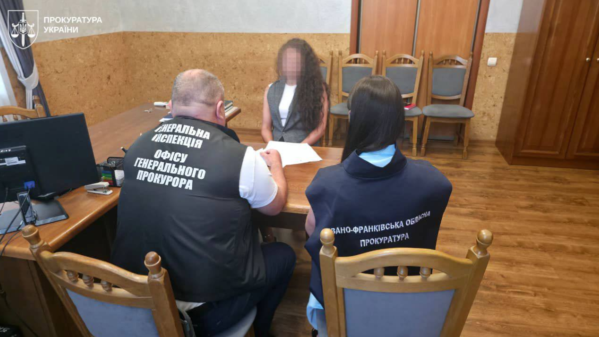 Прокурорці однієї з окружних прокуратур Івано-Франківської області повідомили про підозру