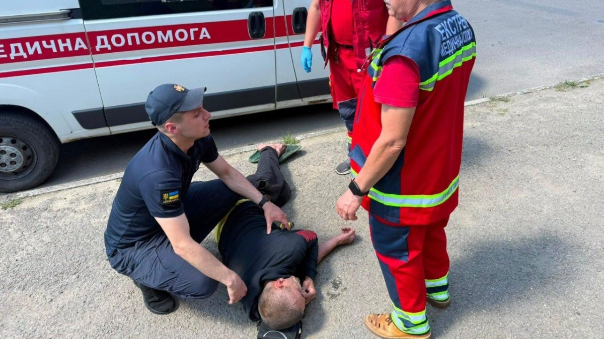 рятувальник допоміг чоловіку