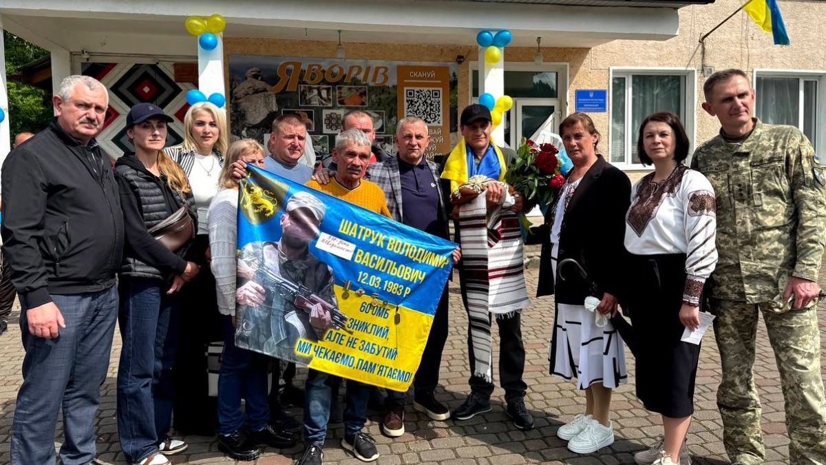 Зустріч звільненого з російського полону Івана Мицканюка. Фото: Косівська районна військова адміністрація