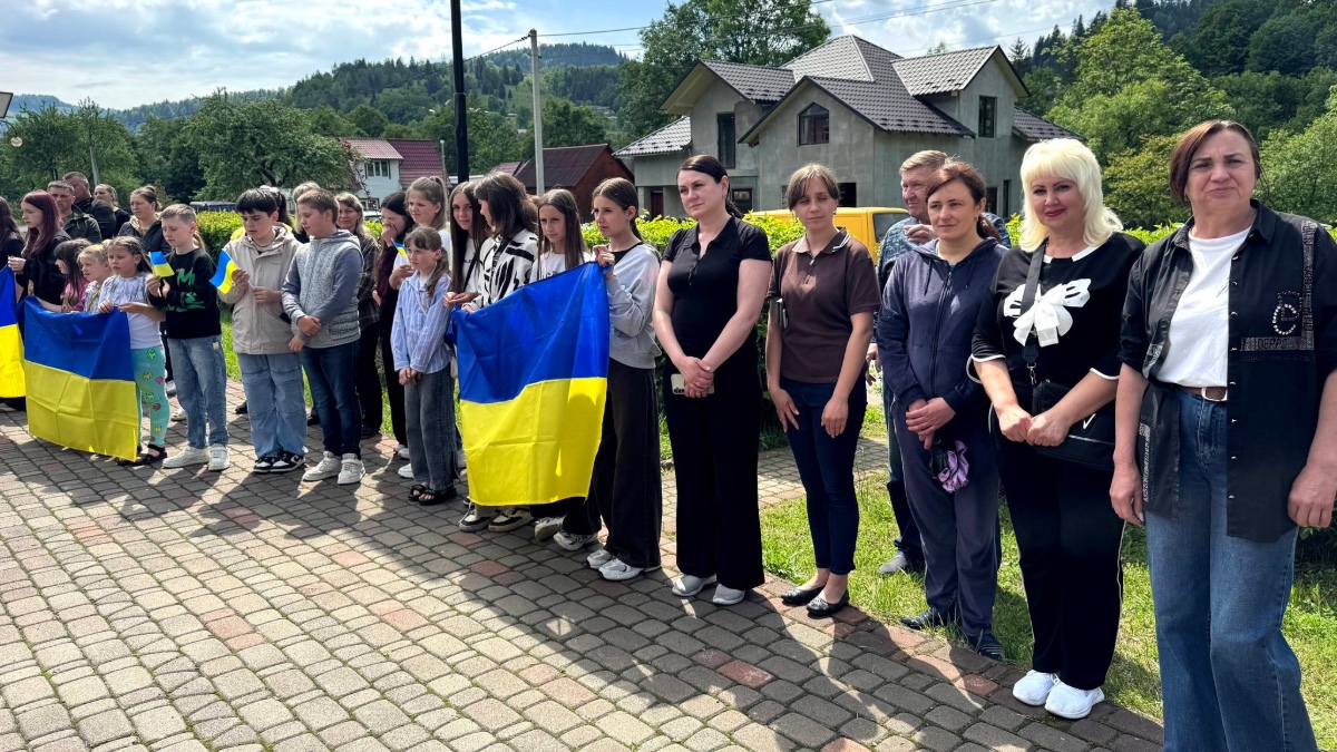 Зустріч звільненого з російського полону Івана Мицканюка. Фото: Косівська районна військова адміністрація