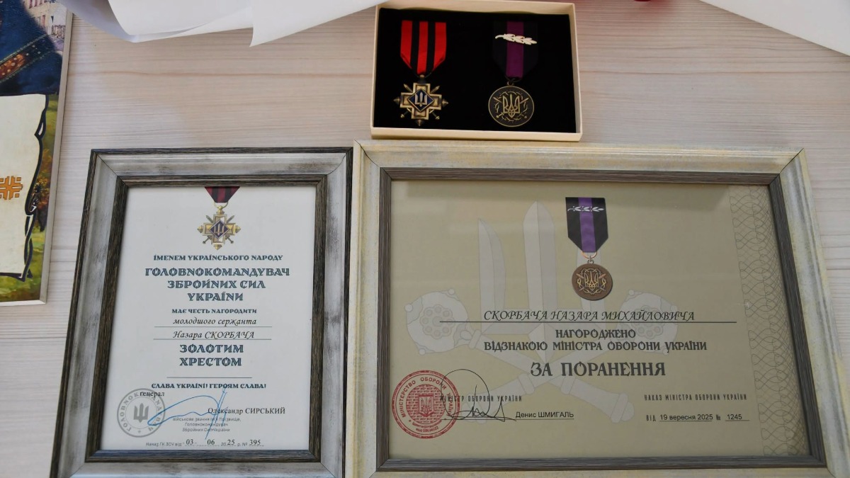 «Золотий хрест» і відзнаку «За поранення»