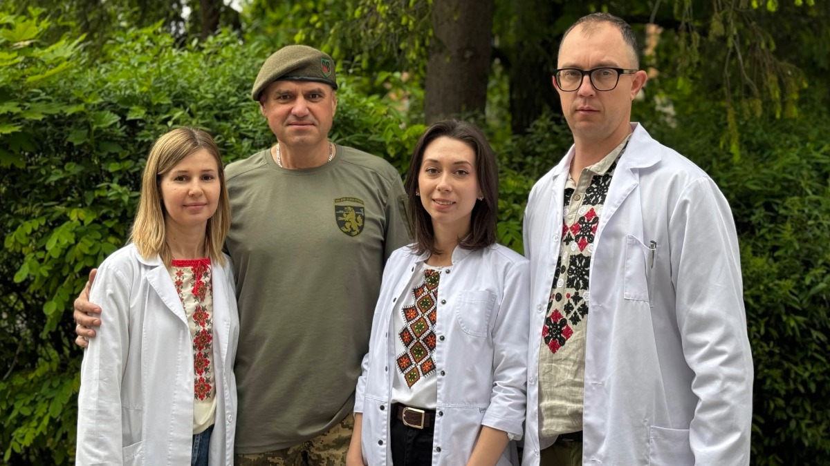 «Військовий, який носив нам квіти»: франківські медики врятували життя офіцеру ЗСУ