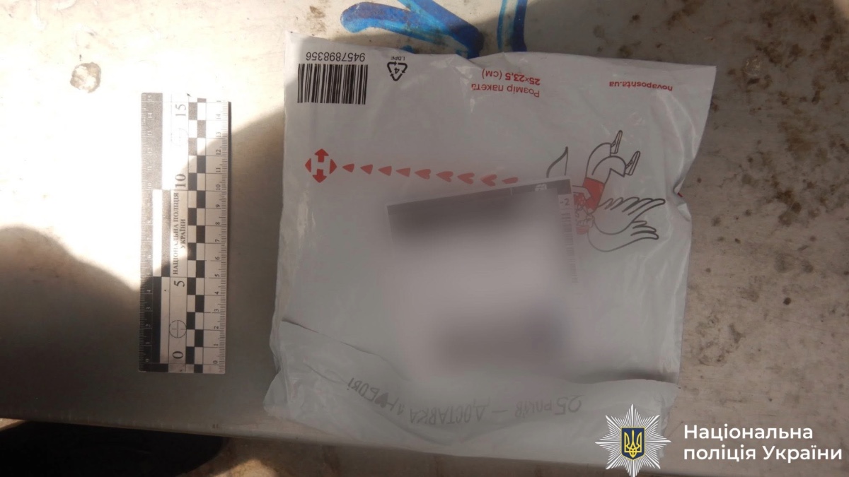 На Франківщині викрили трьох осіб, які займалися придбанням та зберіганням наркотичного засобу кратому