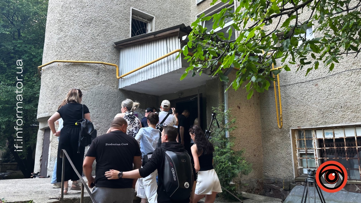 Зустріч мешканців пошкодженої внаслідок атаки рф багатоповерхівки на вулиці Коновальця із міським головою Івано-Франківська 30 червня 2026 року