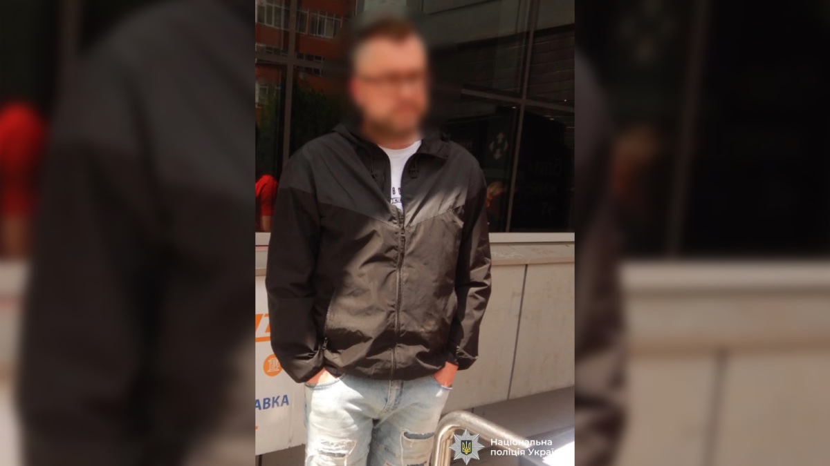 Під час викриття трьох осіб, які займалися придбанням та зберіганням наркотичного засобу кратому. Фото: поліція Івано-Франківської області