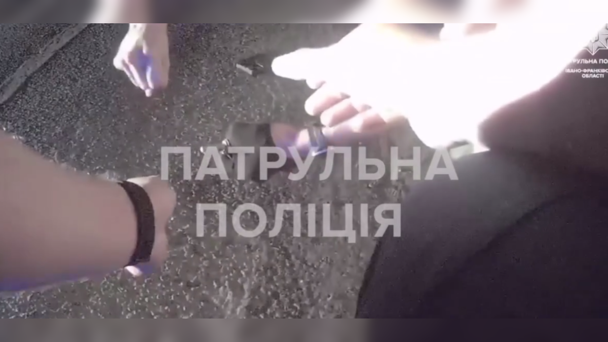 «Зробили під балконом розтяжку»: мешканець Франківська тримав бойову гранату без чеки до приїзду поліції