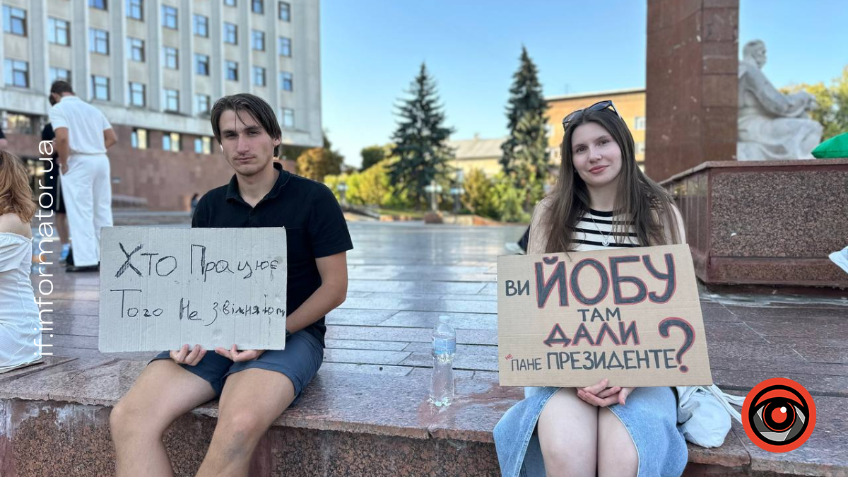«Не чути свій народ — це ганьба»: у Франківську 14-й день триває мітинг на підтримку Федорова (ФОТО)