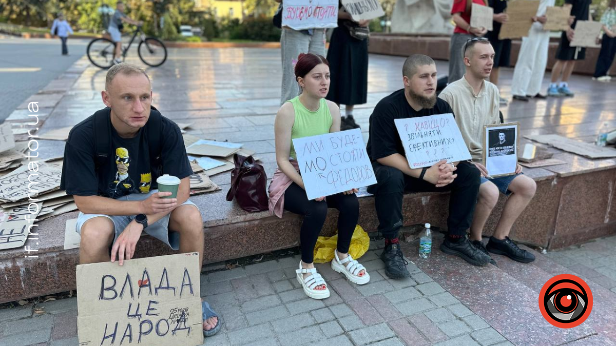 «Не чути свій народ — це ганьба»: у Франківську 14-й день триває мітинг на підтримку Федорова (ФОТО)